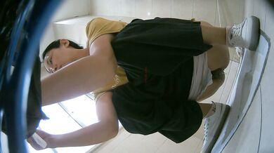 公园女厕暗藏摄像头偷拍27位美女少妇的各种美鲍鱼 (2)